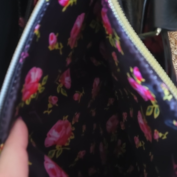 Betsey Johnson handbag - Picture 3 of 4